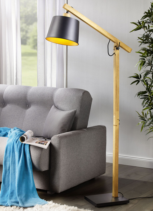 Design-Stehlampe mit Gestell aus massivem Pinienholz - Lampen | BADER